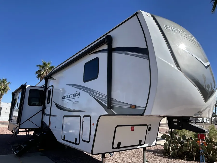 Fifth wheel RV detailed and shining in the Arizona sun